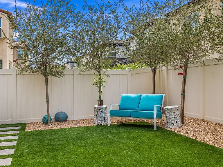 76390 Princeton Way — Photo 32