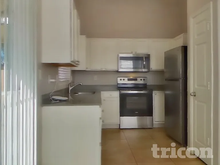 12911 W Voltaire Ave — Photo 5