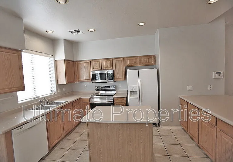 6331 W Pontiac Dr — Photo 5