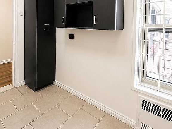 4th image of 1010 Sherman Ave APT 4F