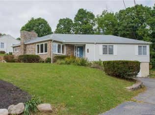 19 Lakewood Cir N, Manchester, CT 06040
