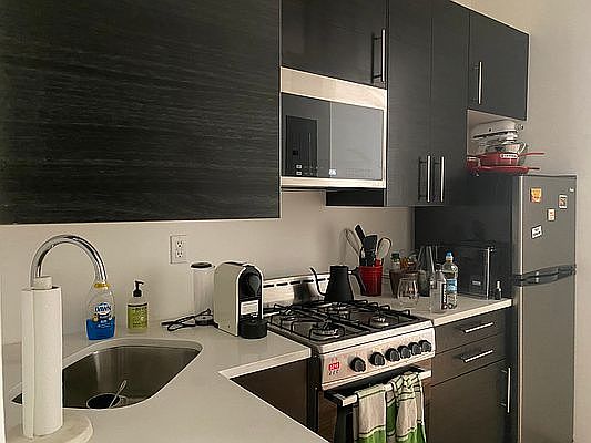 4th image of 212 W 80th St #3F