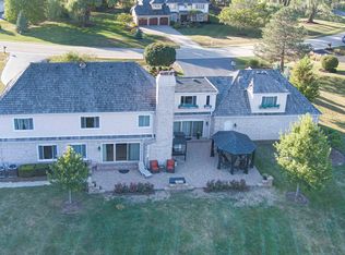 6 Oneida Ln, Hawthorn Woods, IL 60047