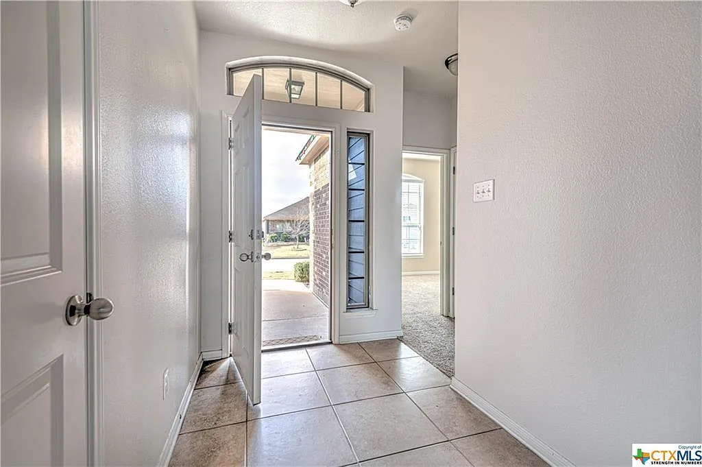 3 bed, 1527 sqft, $1,800 — Photo 1