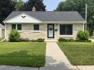 238 Lincoln Dr N N, West Bend, WI 53095