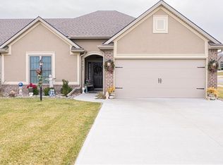 4905 Stonebridge Dr W, Saint Joseph, MO 64505