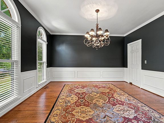 4th image of 915 Briarwood Crst
