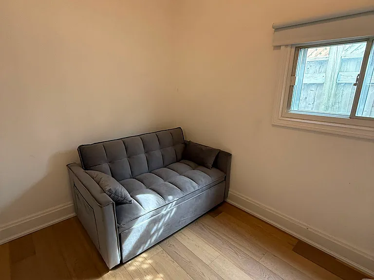 121 Paisley Blvd E — Photo 22