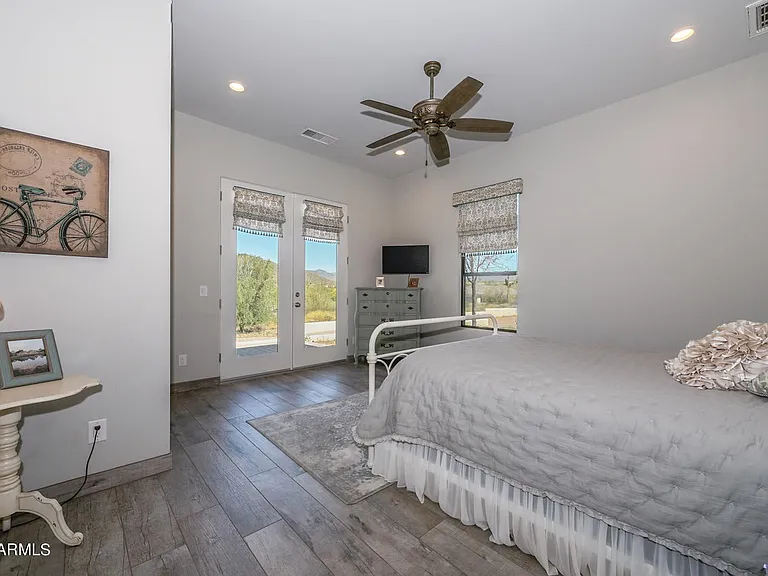5861 E Cloud Rd — Photo 37