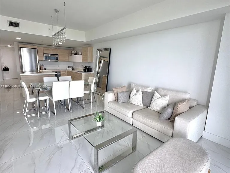 16385 Biscayne Blvd #2720 — Photo 33