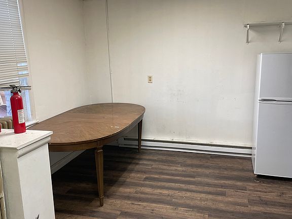 2nd image of 639 E Lasalle Ave #1