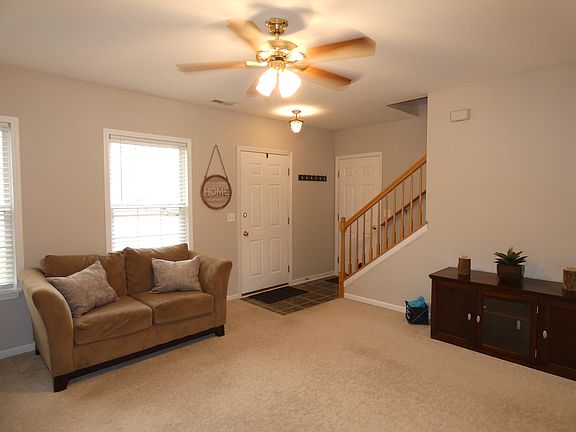 5th image of 1152 N Village Dr