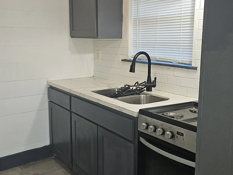 512 Dell Ct — Photo 23