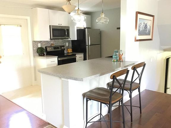 3rd image of 105 E Alhambra Dr