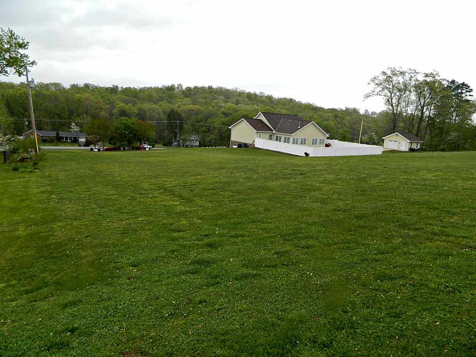 2nd image of 827 Hillside Dr