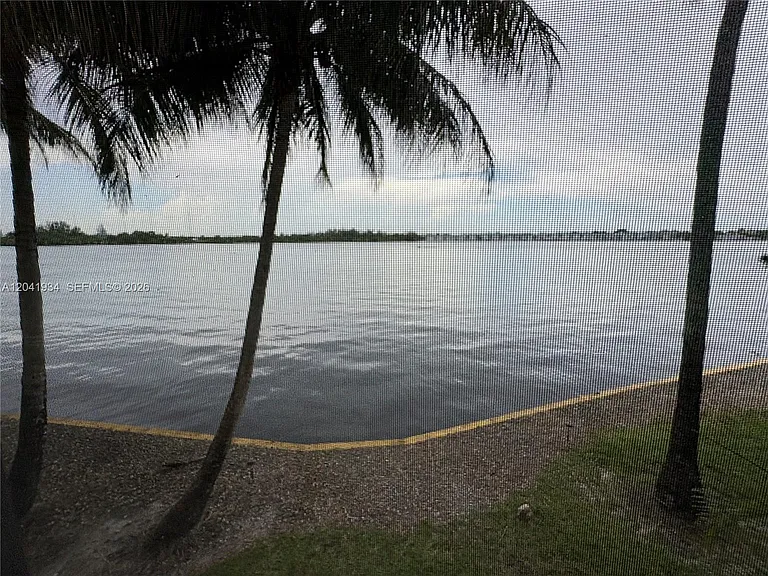 1075 NE Miami Gardens Dr #211 — Photo 4