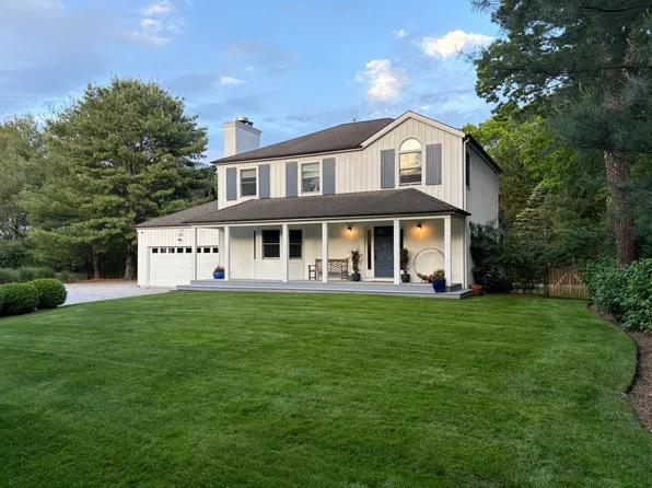 https://photos.zillowstatic.com/fp/62847c65f912f7086f46543b471c3a56-p_e.webp