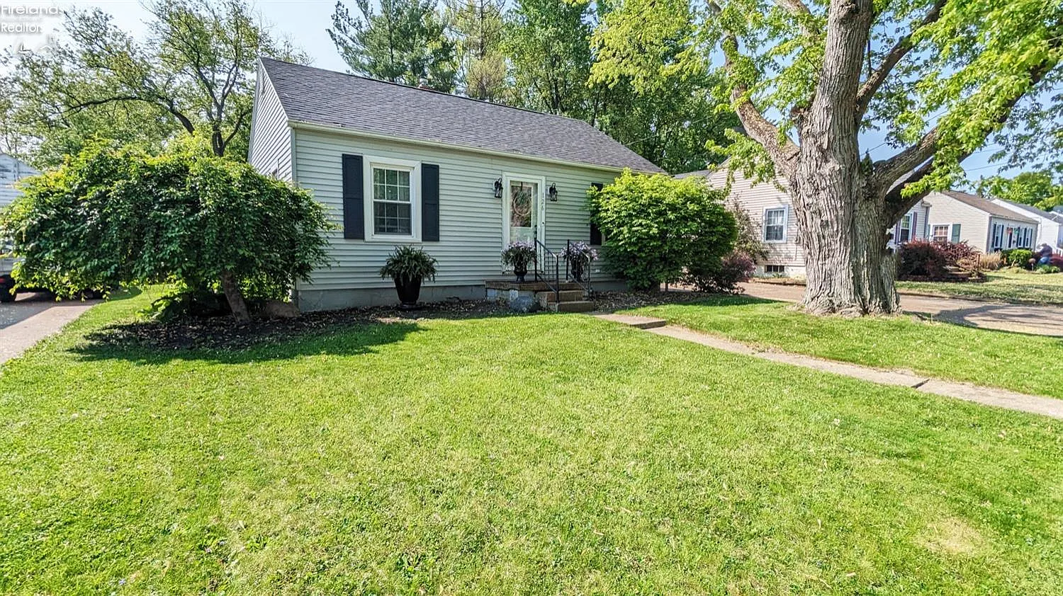 126 Schiller Ave photo 1