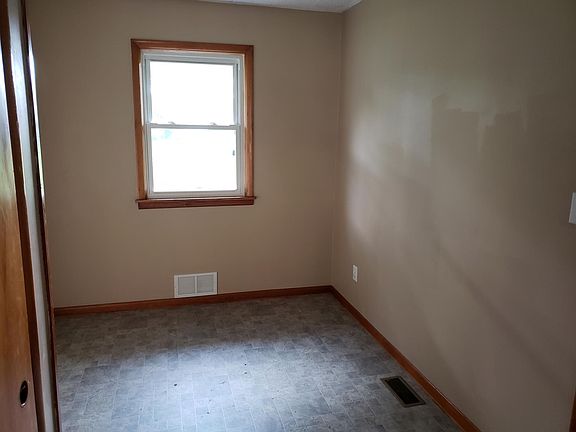 4th image of 305 John St