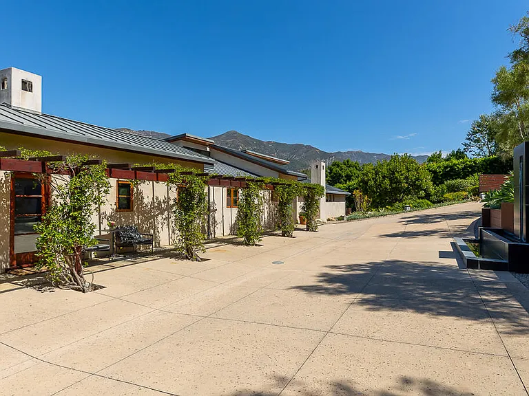 622 Cowles Rd — Photo 3