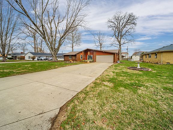 3rd image of 6604 Robinhood Dr
