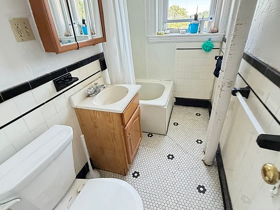 5th image of 1820 Commonwealth Ave APT 36