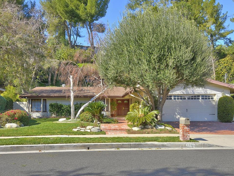 22464 De Kalb Drive Calabasas-large-001-