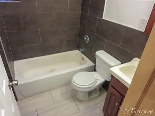 Rented by City Connections Realty | media 29