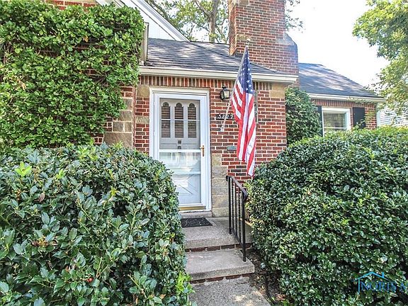 3rd image of 5827 Garden Park Dr