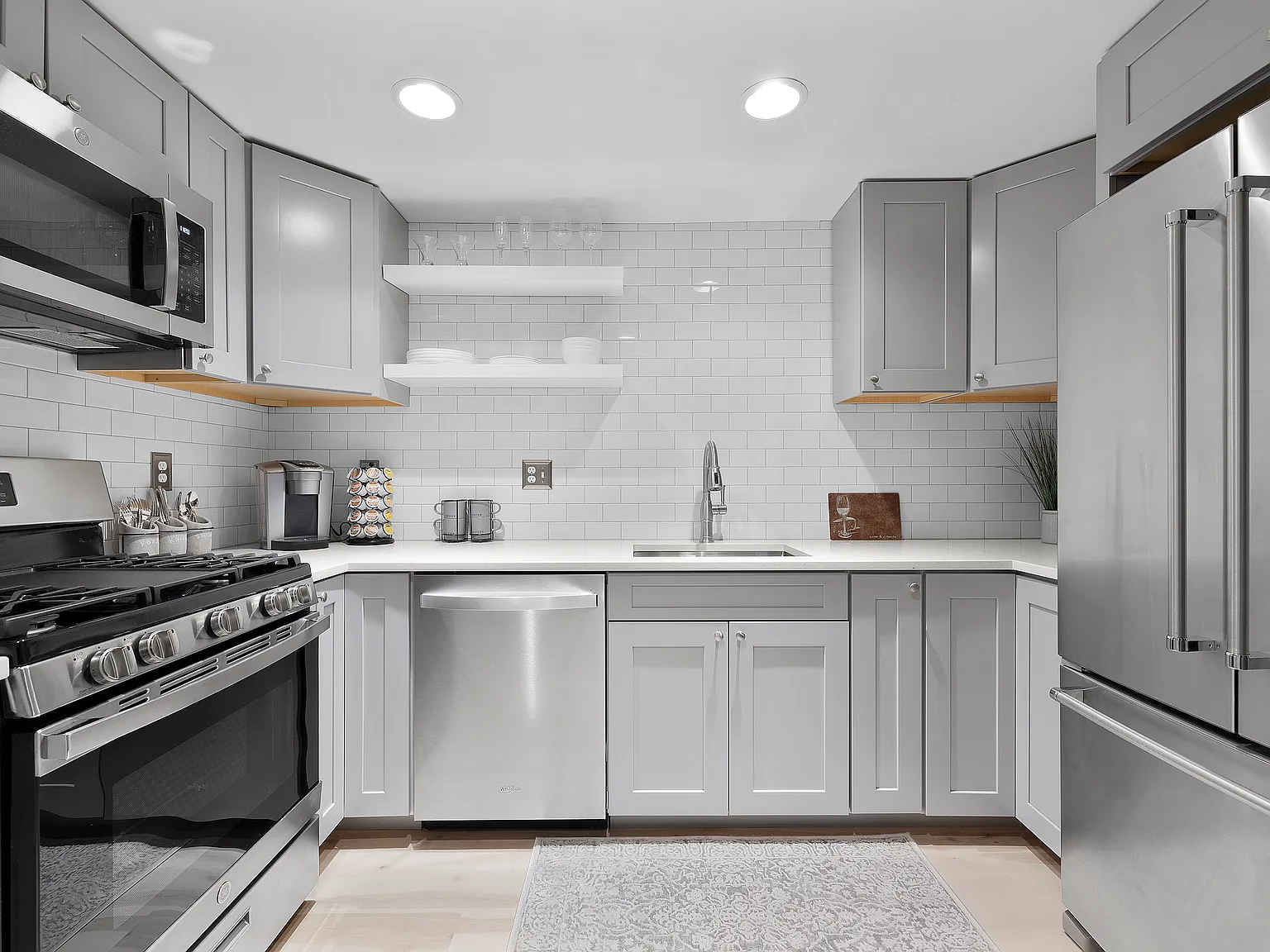 1 bed, 700 sqft, $1,999 — Photo 4