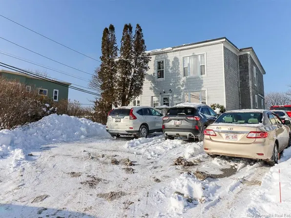 161 Queen St W, Saint John, NB E2M 2C5