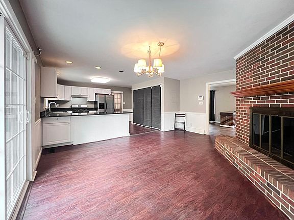 5th image of 3905 Tremont Dr
