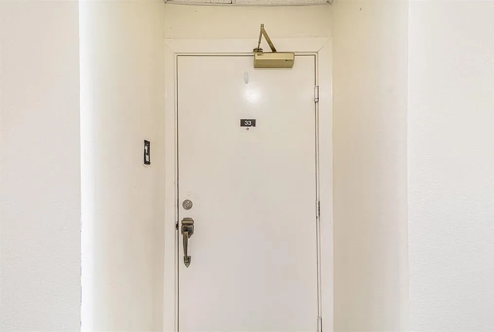 1 bed, 742 sqft, $1,078 — Photo 3
