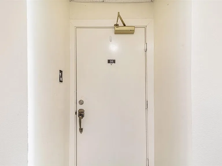 3045 Walnut Bend Ln #33 — Photo 3