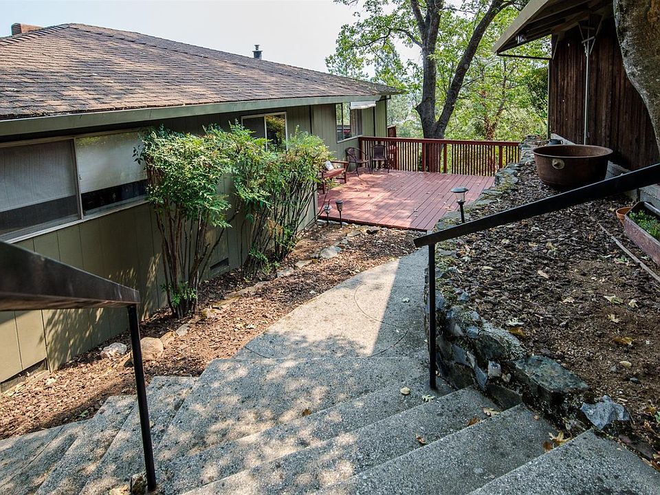 1st image of 395 Riverview Dr