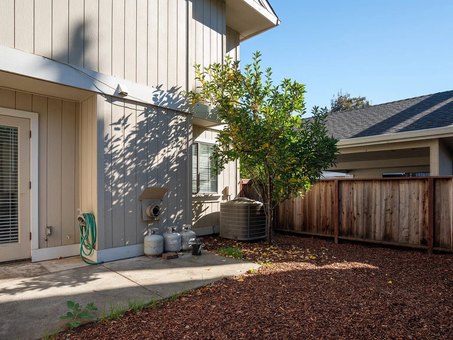 342 Piper Street - 1 — Photo 3