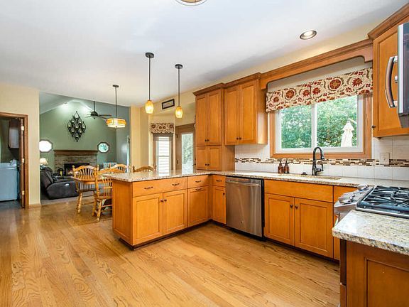 5th image of 13353 S Mary Lee Ct