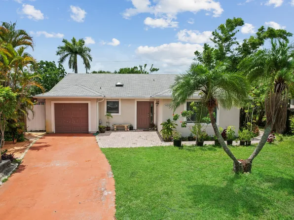 4005 Brook Circle E, West Palm Beach, FL 33417