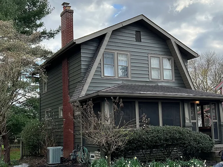 131 Glenmont Ave — Photo 1