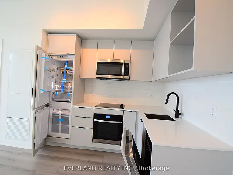 1185 Dupont St #1105 — Photo 29