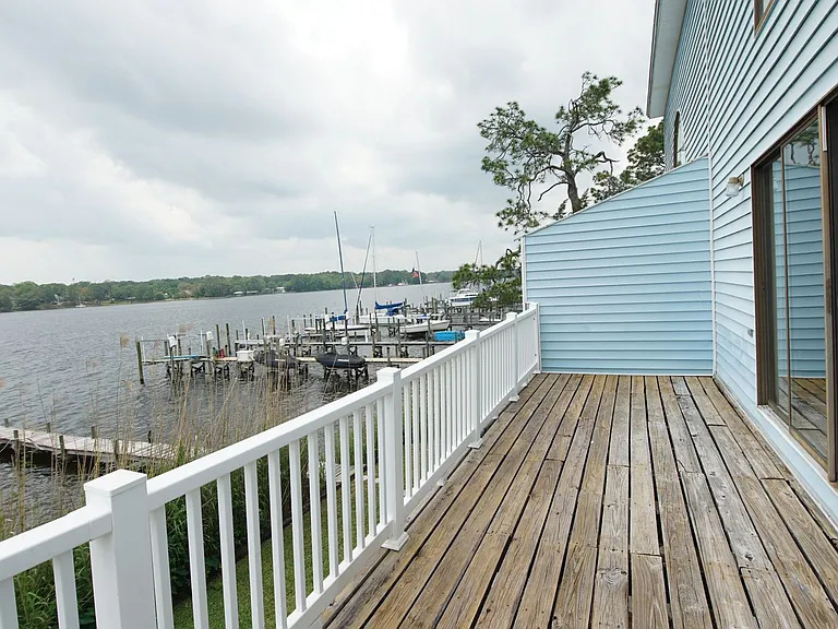 561 Bayshore Dr — Photo 18