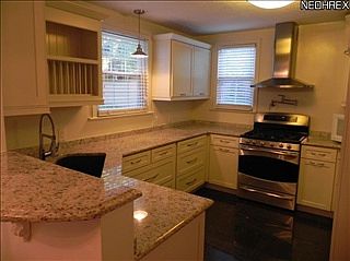 5th image of 131 Woodhill Dr