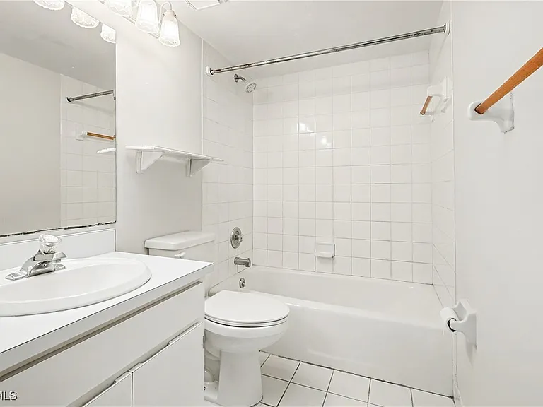4528 SE 5th Pl #8 — Photo 18