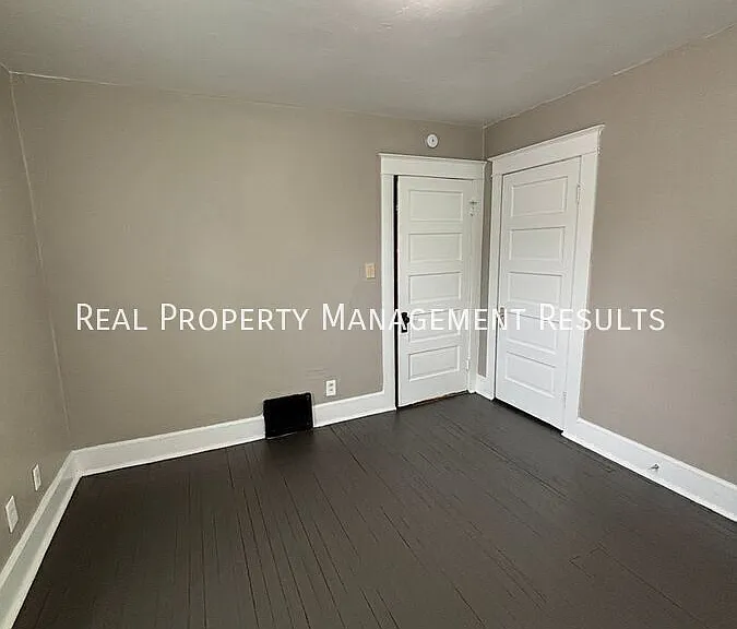 815 E Gum St — Photo 10