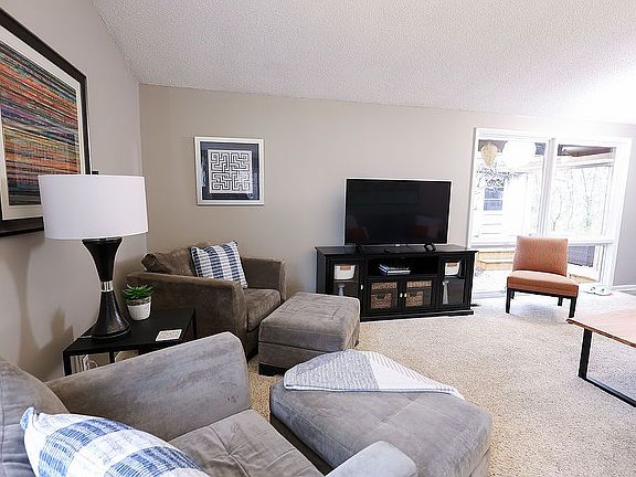4th image of 45 Greenridge Dr