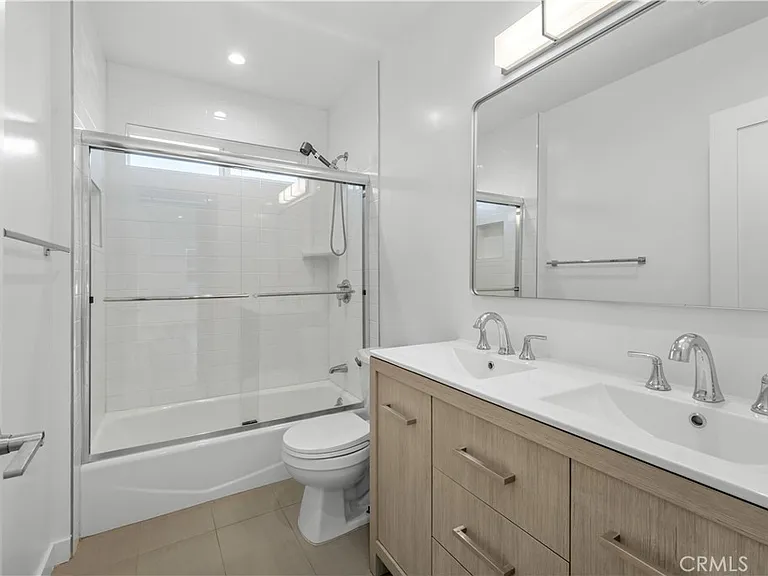 6642 Vineland Ave — Photo 7