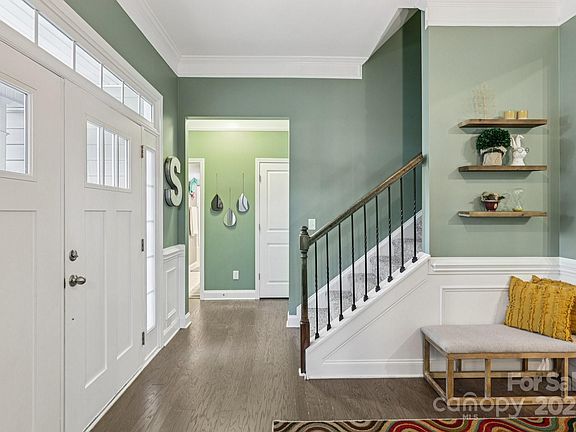 4th image of 209 Hunters Hill Dr