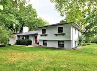 11304 N Glenbrook Ln, Mequon, WI 53092
