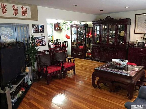 5th image of 474 Henry St