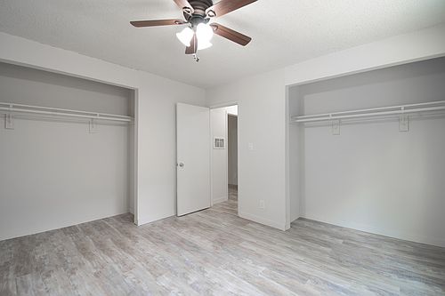4th image of 15636 Valerio St #6